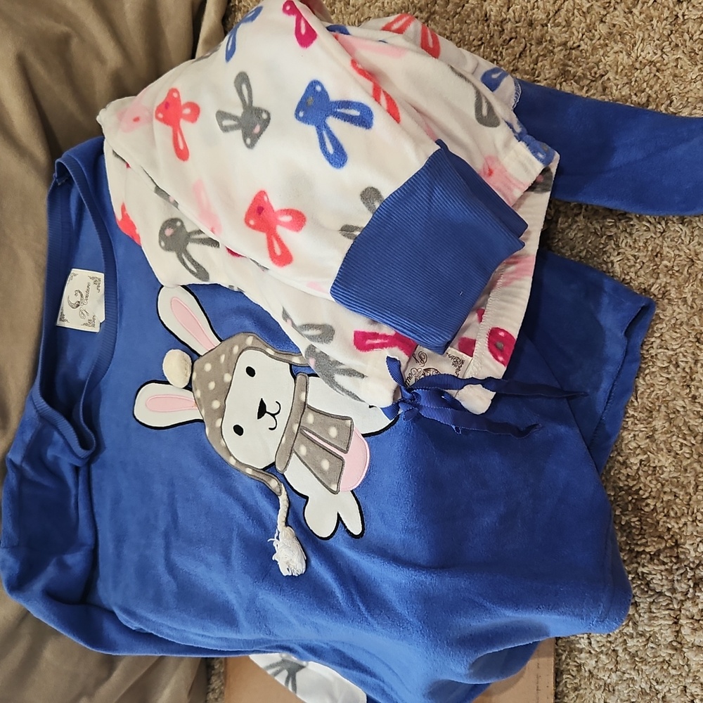 PJ Couture Fleece Pajamas NWOT, Med.
